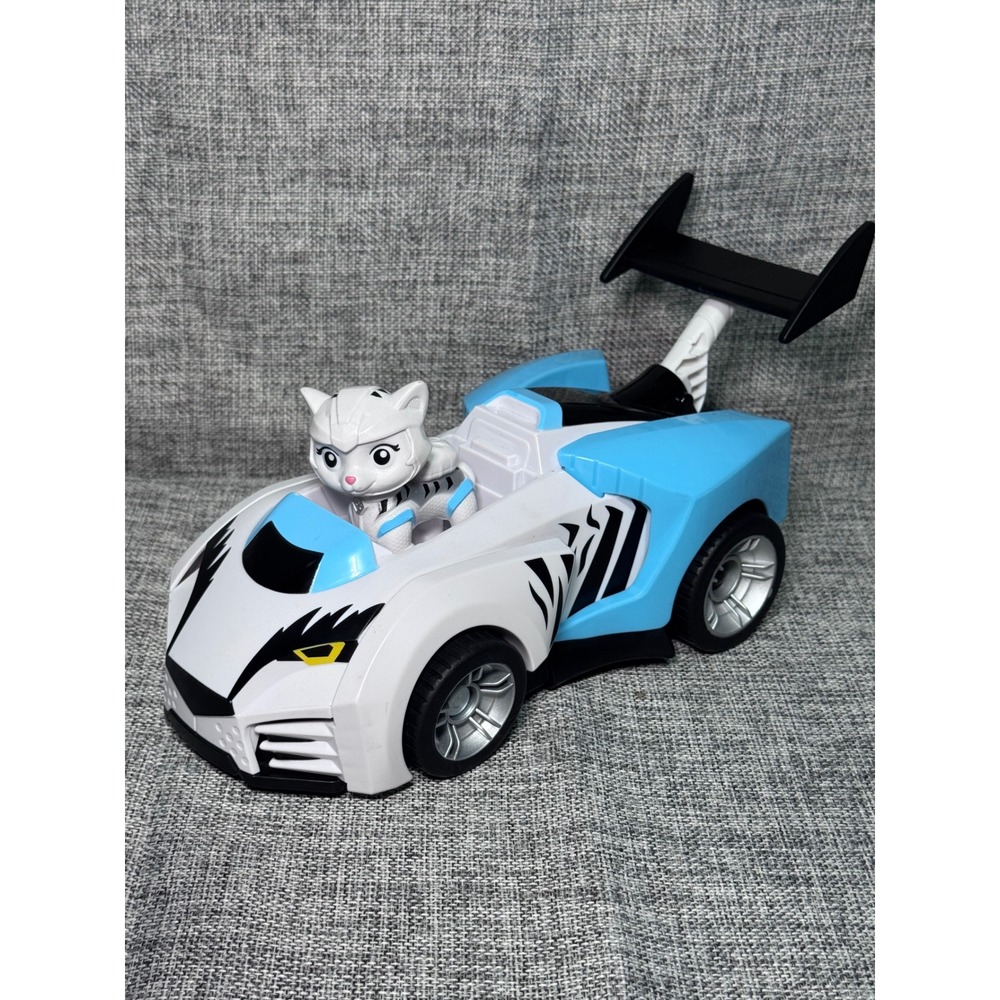 Paw Patrol Cat Pack RORY Deluxe Vehicle and Figure White Blue